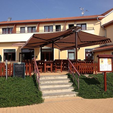 Apartmany, Penzion, Wellness U Zlate Rybky Vyskov Bagian luar foto