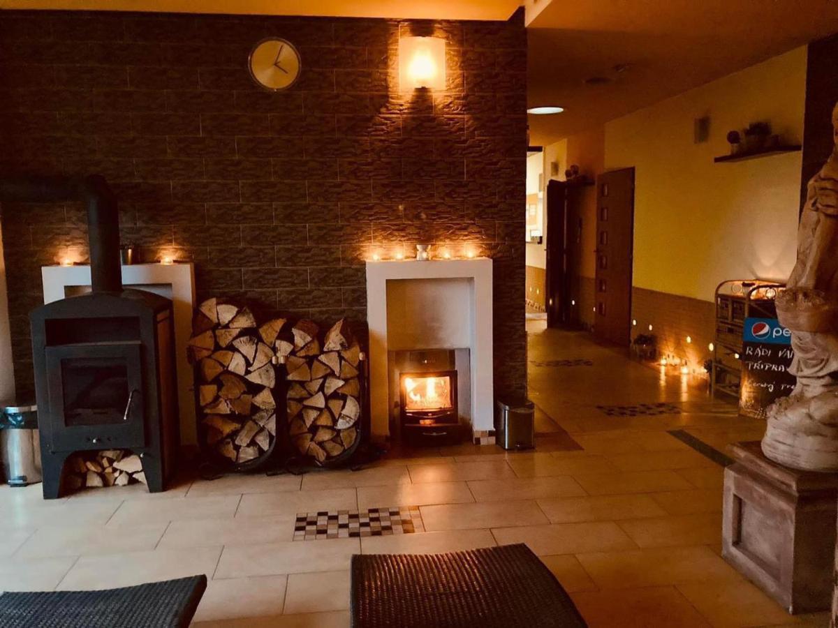 Apartmany, Penzion, Wellness U Zlate Rybky Vyskov Bagian luar foto