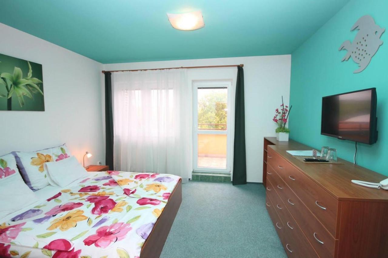 Apartmany, Penzion, Wellness U Zlate Rybky Vyskov Bagian luar foto