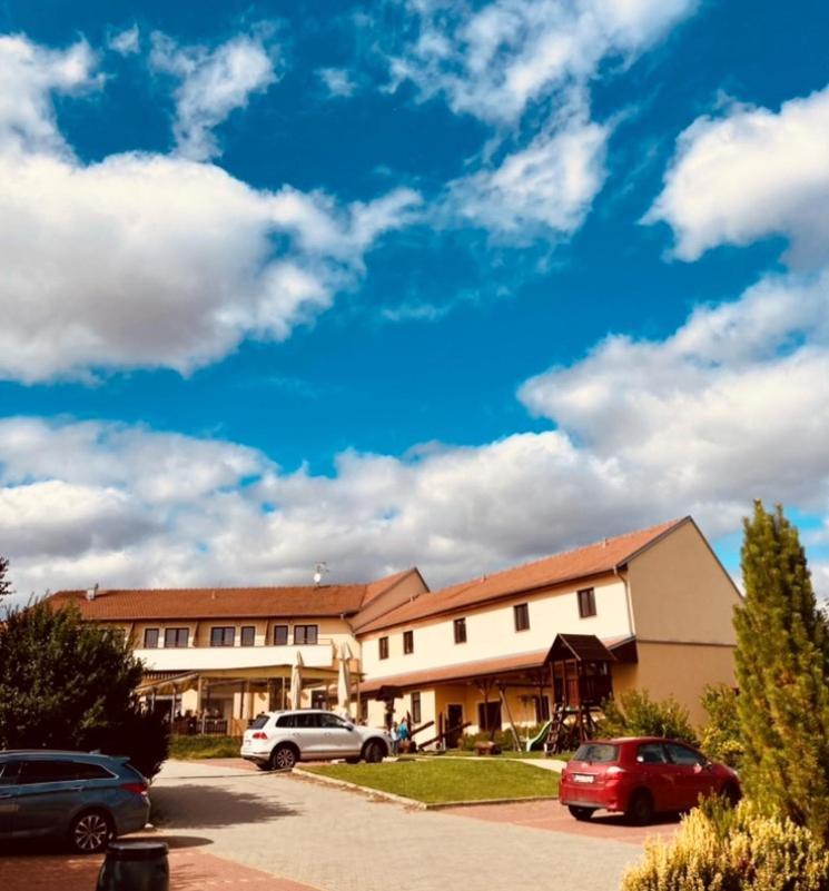 Apartmany, Penzion, Wellness U Zlate Rybky Vyskov Bagian luar foto