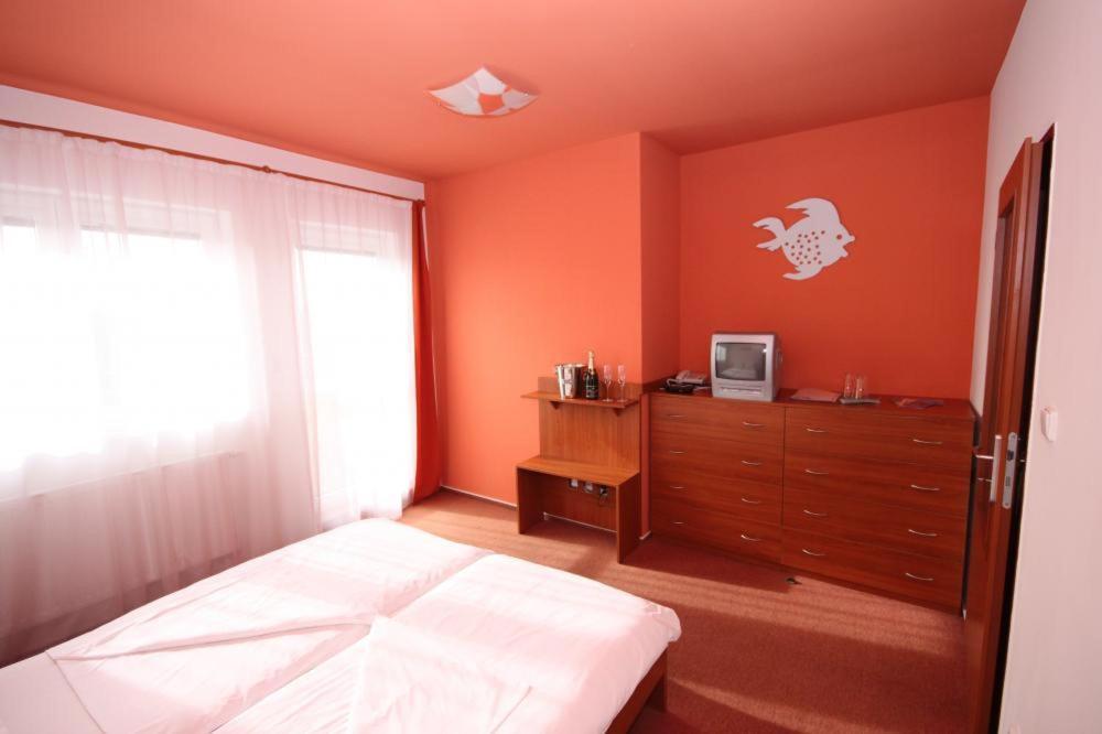 Apartmany, Penzion, Wellness U Zlate Rybky Vyskov Bagian luar foto