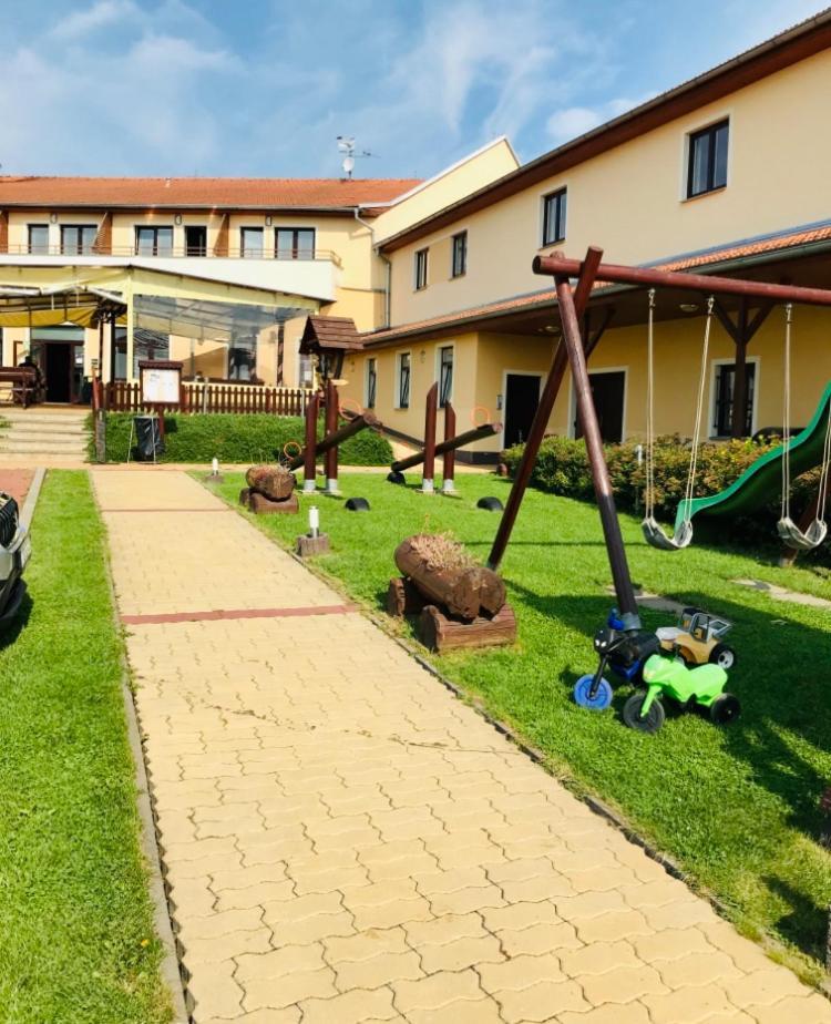 Apartmany, Penzion, Wellness U Zlate Rybky Vyskov Bagian luar foto