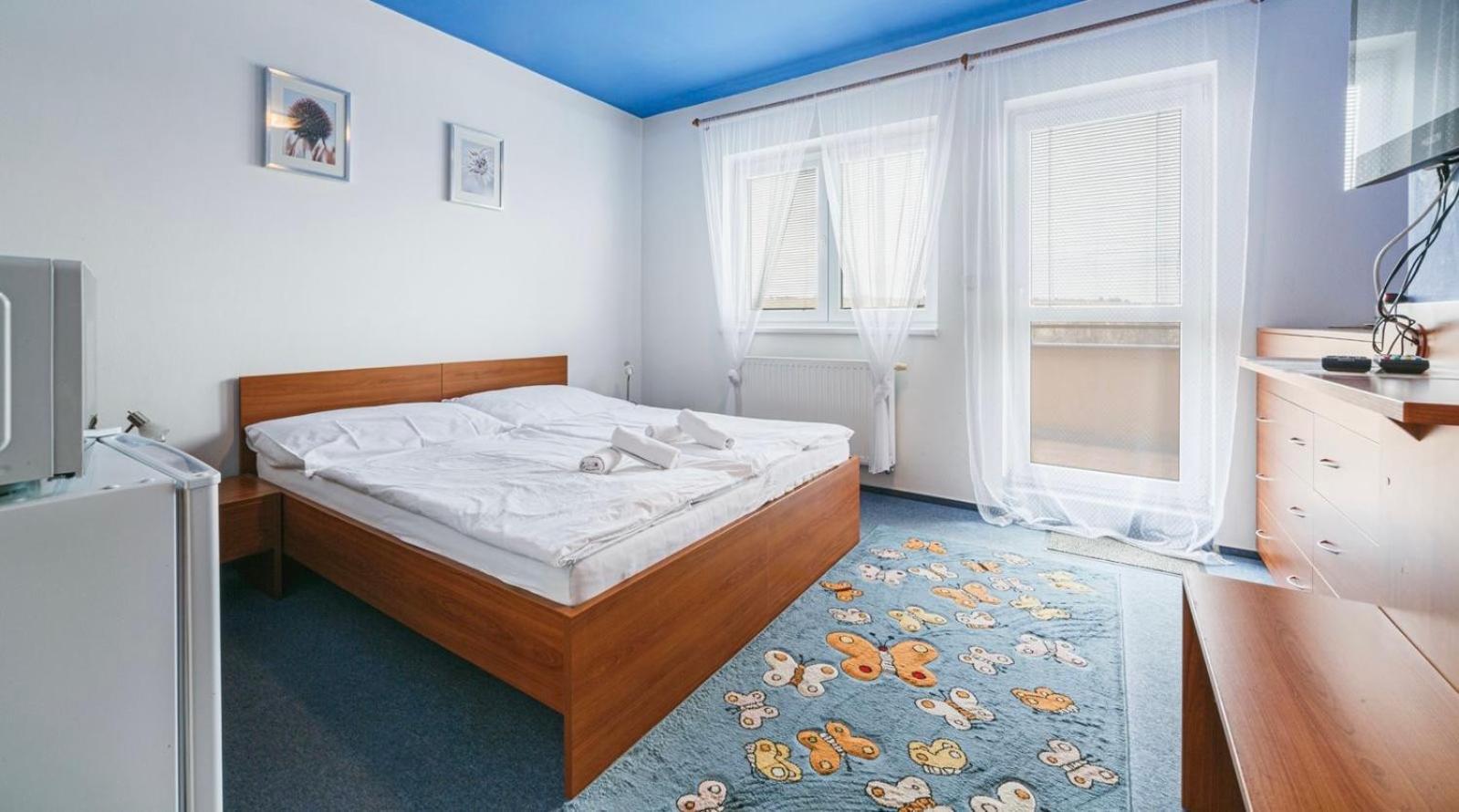 Apartmany, Penzion, Wellness U Zlate Rybky Vyskov Bagian luar foto