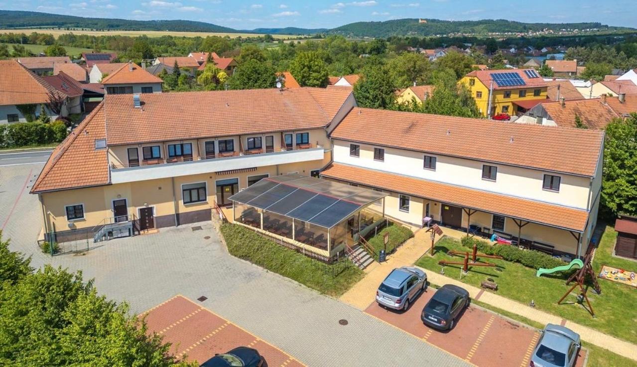 Apartmany, Penzion, Wellness U Zlate Rybky Vyskov Bagian luar foto