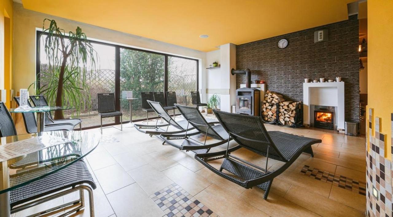 Apartmany, Penzion, Wellness U Zlate Rybky Vyskov Bagian luar foto